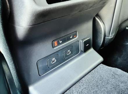 Land Rover - Range Rover Velar