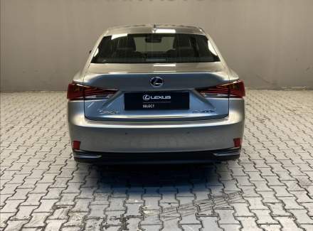 Lexus - IS