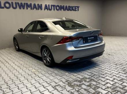 Lexus - IS