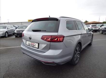 Volkswagen - Passat