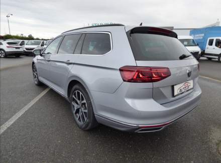 Volkswagen - Passat