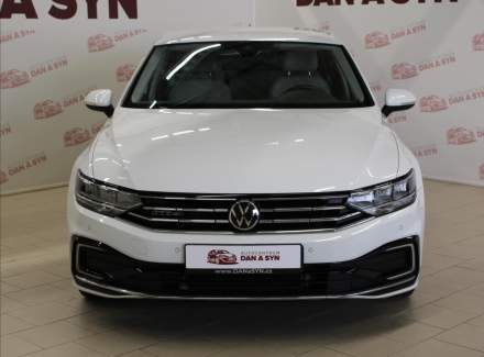 Volkswagen - Passat