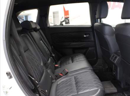 Mitsubishi - Outlander