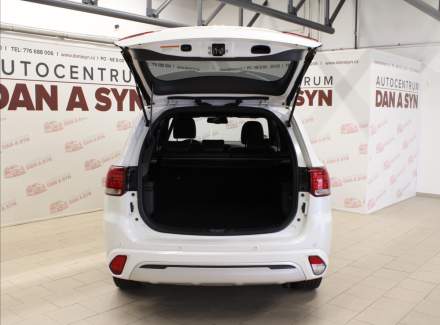 Mitsubishi - Outlander