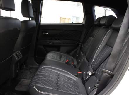 Mitsubishi - Outlander