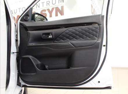 Mitsubishi - Outlander