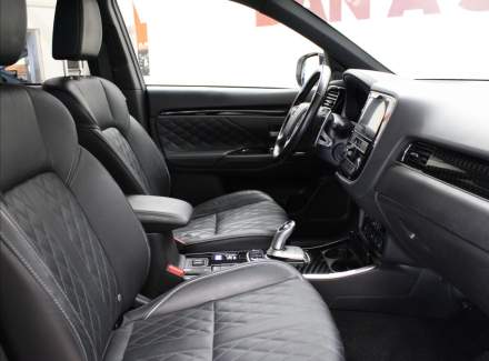 Mitsubishi - Outlander