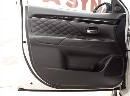 Mitsubishi - Outlander