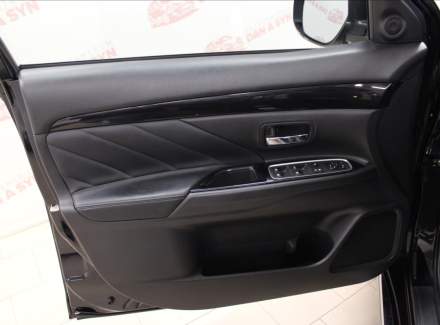 Mitsubishi - Outlander