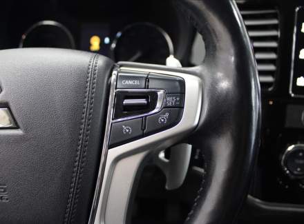 Mitsubishi - Outlander