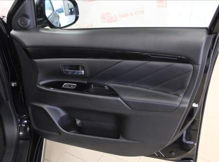 Mitsubishi - Outlander