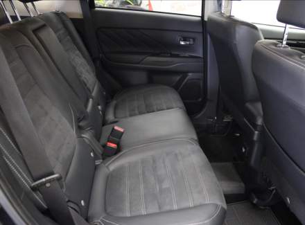 Mitsubishi - Outlander