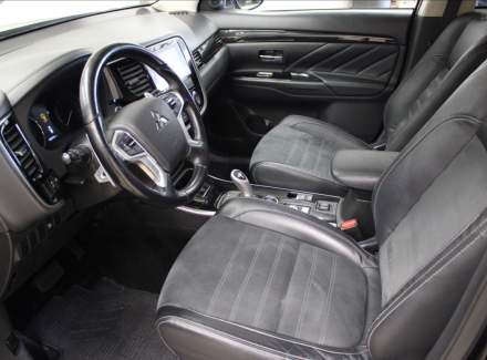 Mitsubishi - Outlander