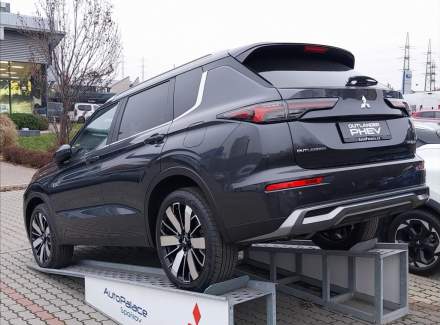 Mitsubishi - Outlander