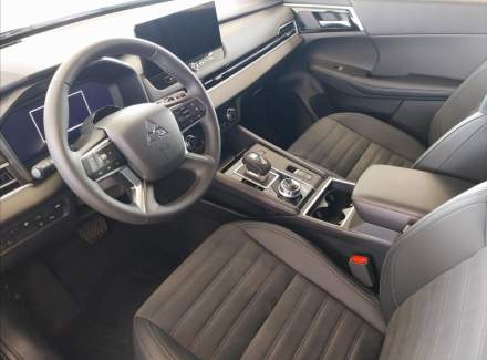 Mitsubishi - Outlander