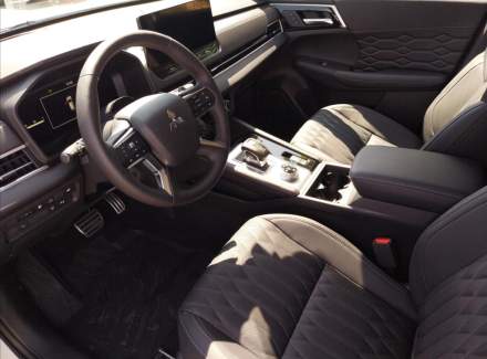 Mitsubishi - Outlander