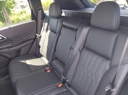 Mitsubishi - Outlander