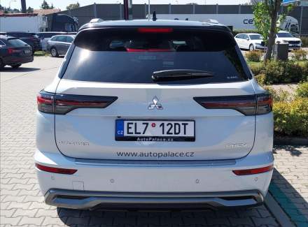 Mitsubishi - Outlander