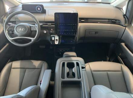 Hyundai - Staria
