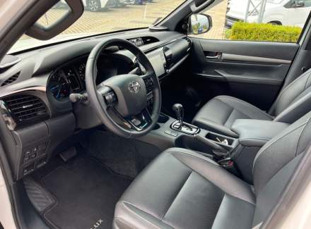 Toyota - Hilux