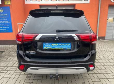 Mitsubishi - Outlander