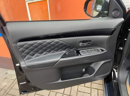 Mitsubishi - Outlander