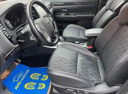 Mitsubishi - Outlander