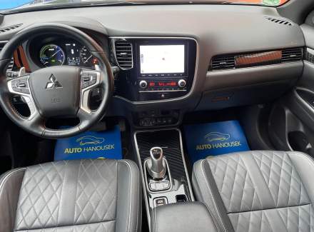 Mitsubishi - Outlander