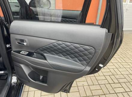 Mitsubishi - Outlander