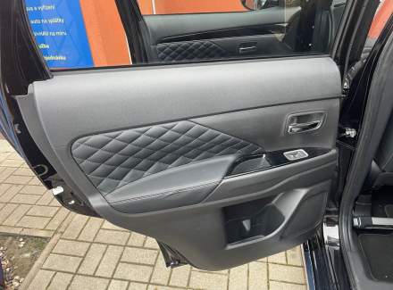 Mitsubishi - Outlander