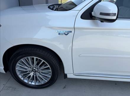 Mitsubishi - Outlander