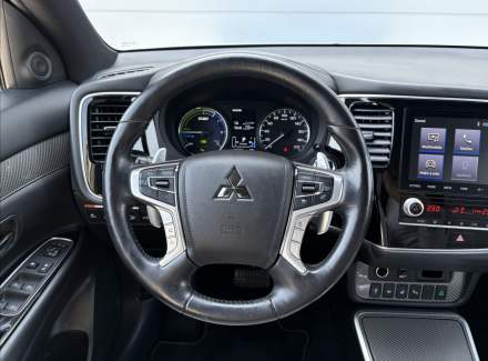 Mitsubishi - Outlander