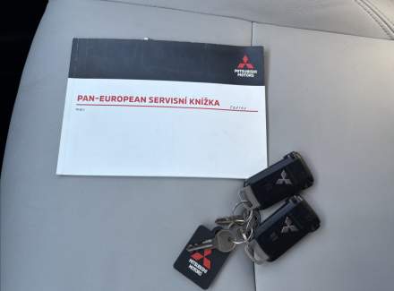 Mitsubishi - Outlander