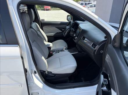 Mitsubishi - Outlander