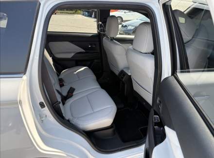 Mitsubishi - Outlander