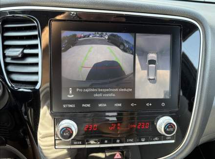 Mitsubishi - Outlander