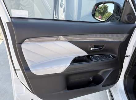 Mitsubishi - Outlander