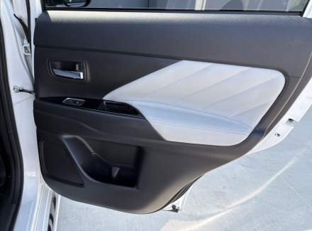 Mitsubishi - Outlander