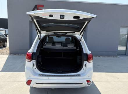 Mitsubishi - Outlander