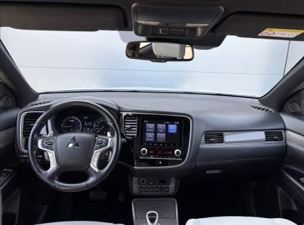 Mitsubishi - Outlander