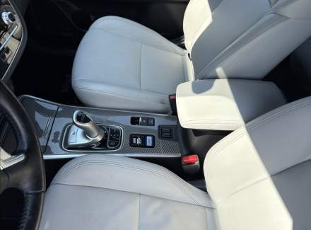 Mitsubishi - Outlander