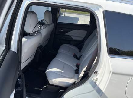 Mitsubishi - Outlander