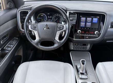 Mitsubishi - Outlander