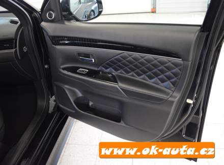 Mitsubishi - Outlander