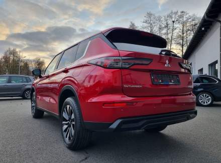 Mitsubishi - Outlander