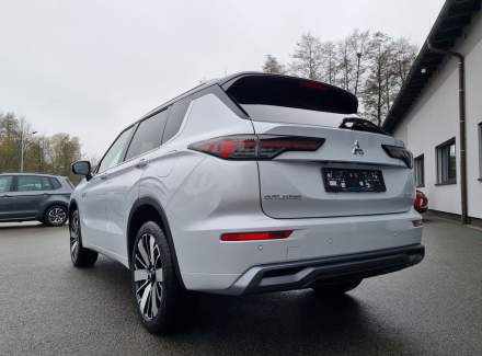 Mitsubishi - Outlander