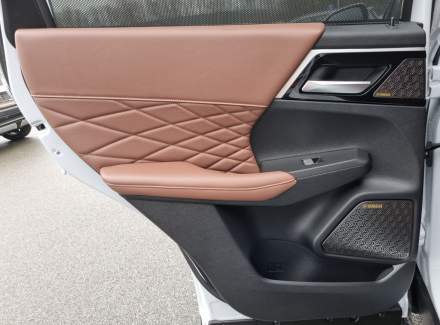 Mitsubishi - Outlander