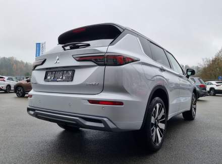Mitsubishi - Outlander