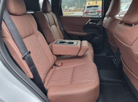 Mitsubishi - Outlander