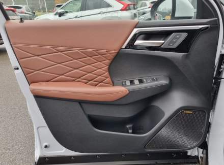 Mitsubishi - Outlander